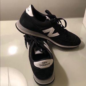 Black womens new balance tennis shoes sz 9